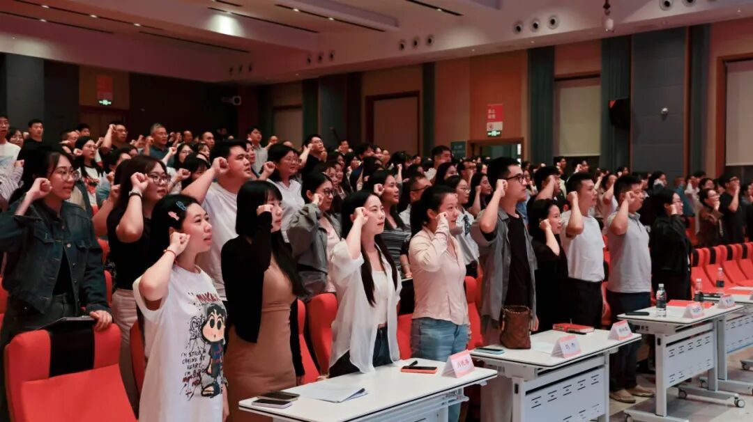 锚定卓越开新局 抢抓窗口攻坚时——长沙文创艺术职业学院召开2026年秋季教职工大会